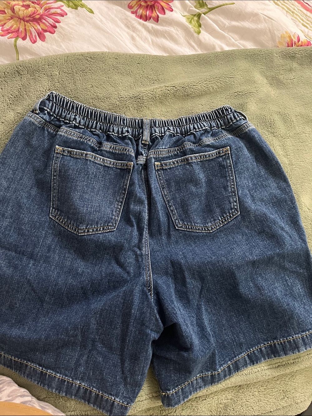 Aerie Daybreaker Women’s Elastic-Waist Denim Shorts - Dark Blue - Picture 3 of 3